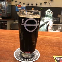 Foto tirada no(a) Escutcheon Brewing Co. por Laurie H. em 10/31/2021