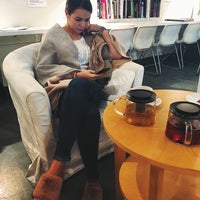 6/13/2018 tarihinde Polina ✈.ziyaretçi tarafından Biblioteka and Cafe'de çekilen fotoğraf