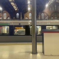 Photo taken at London Liverpool Street Railway Station (LST) by Turki on 4/7/2024