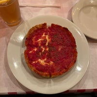 Foto tomada en Pizano&amp;#39;s Pizza &amp;amp; Pasta  por Ben M. el 4/2/2022
