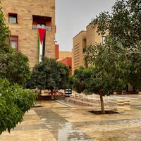 รูปภาพถ่ายที่ The American University in Cairo (AUC) โดย Amira เมื่อ 11/12/2023