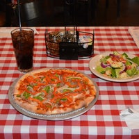 Снимок сделан в Black Dog Pizza Italian Restaurant пользователем Black Dog Pizza Italian Restaurant 12/4/2013