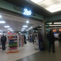 Photo taken at Boots by GARYSTAR77 🚅🇫🇷 on 11/28/2019
