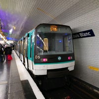 Photo taken at Métro Louis Blanc [7,7bis] by GARYSTAR77 🚅🇫🇷 on 2/22/2022