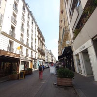 Photo taken at Rue de Lévis by GARYSTAR77 🚅🇫🇷 on 6/14/2023