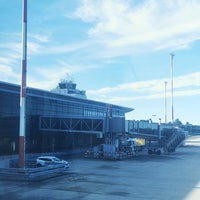 รูปภาพถ่ายที่ Aeropuerto de Asturias โดย Alex เมื่อ 1/6/2023