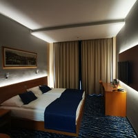 Photo taken at Avanti Hotel by Alex on 10/22/2022