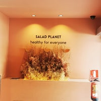 Photo taken at Salad Planet by Alex on 8/11/2023