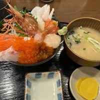 Photo taken at 海鮮食堂 よってけまるとみ by it on 2/23/2024