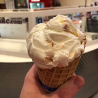 Das Foto wurde bei Westport Ice Cream Bakery von Asher S. am 1/26/2018 aufgenommen