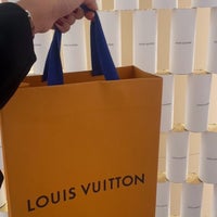 Photo taken at Louis Vuitton by RA 🦋✨. on 4/15/2024