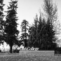 รูปภาพถ่ายที่ Clark College โดย Ronnie B. เมื่อ 11/21/2013