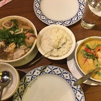 Foto diambil di Thai Ginger Restaurant oleh Myra K. pada 11/21/2018