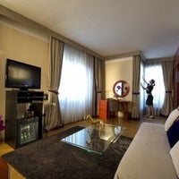Das Foto wurde bei BEST WESTERN PREMIER Hotel Slon von BEST WESTERN PREMIER Hotel Slon am 9/1/2016 aufgenommen