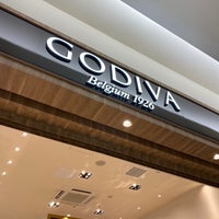 Photo taken at Godiva by ユズル 　. on 1/18/2020