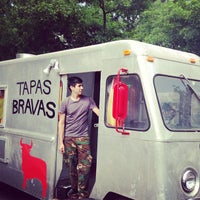 รูปภาพถ่ายที่ Tapas Bravas โดย Lisa C. เมื่อ 5/31/2013