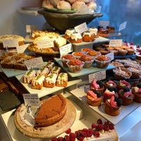 Photo taken at Ottolenghi by 혜진 김. on 2/20/2020