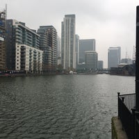 Photo taken at Thames Path Canary Wharf by Melis P. on 2/12/2017
