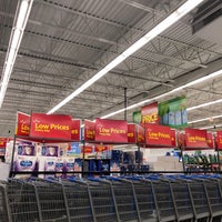 รูปภาพถ่ายที่ Walmart โดย Miss G. เมื่อ 2/16/2018