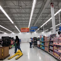 Foto tirada no(a) Walmart por Miss G. em 5/31/2018