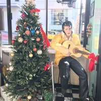 Photo taken at Lori&amp;#39;s Diner by Camilia on 12/17/2019