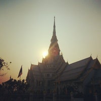 Photo taken at วัดโสธรวรารามวรมหาวิหาร by Charthree A. on 2/16/2013