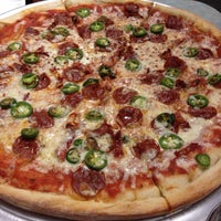 รูปภาพถ่ายที่ Pasha Pizza Pita Grill โดย Eda O. เมื่อ 1/18/2014
