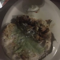 Das Foto wurde bei Restaurant Byblos - Comida y Tacos Arabes von Angie J. am 5/22/2018 aufgenommen
