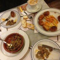 11/28/2013 tarihinde Eduardo S.ziyaretçi tarafından Restaurante Cruz Blanca'de çekilen fotoğraf