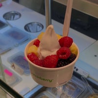 Photo taken at Pinkberry by Sada✨ on 8/22/2021