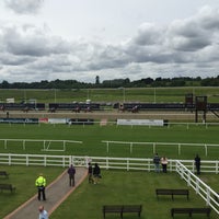 6/1/2015에 Uli F.님이 Lingfield Park Racecourse에서 찍은 사진