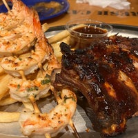 Photo taken at Bubba Gump Shrimp by Azusa O. on 10/30/2023