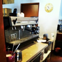 Foto diambil di Carmel Valley Coffee Roasting Co. oleh Yaniv Y. pada 9/29/2012