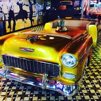 Photo taken at Big Yellow Taxi by Vahdettin I. on 12/5/2016