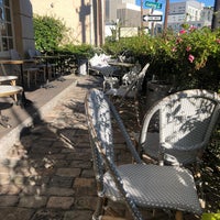 รูปภาพถ่ายที่ Café Poêtes โดย Yara เมื่อ 10/29/2020