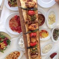 รูปภาพถ่ายที่ Kolcuoğlu Restaurant โดย Tuncay Y. เมื่อ 10/24/2015