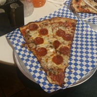 รูปภาพถ่ายที่ New York Pizza and Pasta โดย Anthony C. เมื่อ 10/22/2012