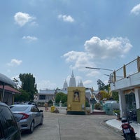Photo taken at วัดอมราวราราม by สาว ช. on 5/6/2020