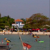 Pantai Pasir Putih Bandengan Di Kota Ukir