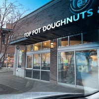 Photo taken at Top Pot Doughnuts by Tommy T. on 12/31/2020