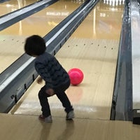 Foto scattata a Winnetka Bowl da Debbie F. il 2/19/2017