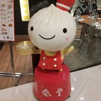 Photo taken at Din Tai Fung by Terence F. on 3/30/2018