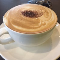 Das Foto wurde bei Kaffeeholic Coffee von Sonny D. am 11/13/2017 aufgenommen