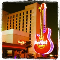Foto diambil di Hard Rock Hotel &amp;amp; Casino Biloxi oleh Charlie F. pada 5/25/2013