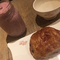 Photo taken at Le Pain Quotidien by Wanda C. on 11/23/2017