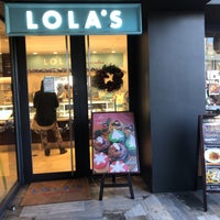 Photo taken at LOLA&amp;#39;S Cupcakes by がみ on 12/3/2019