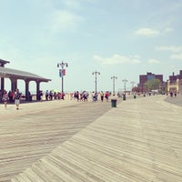 รูปภาพถ่ายที่ Coney Island Beach &amp;amp; Boardwalk โดย Reema A. เมื่อ 6/9/2013