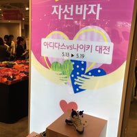 Photo taken at Lotte Dept. Store by sangsoo k. on 5/14/2016