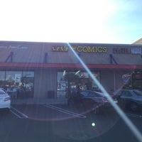Photo taken at Lee&amp;#39;s Comics by Den T. on 4/28/2015