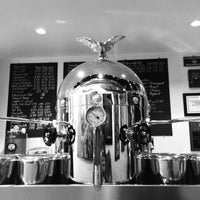 3/18/2014 tarihinde Jamaal S.ziyaretçi tarafından Brew Haus Coffee &amp;amp; Tea'de çekilen fotoğraf